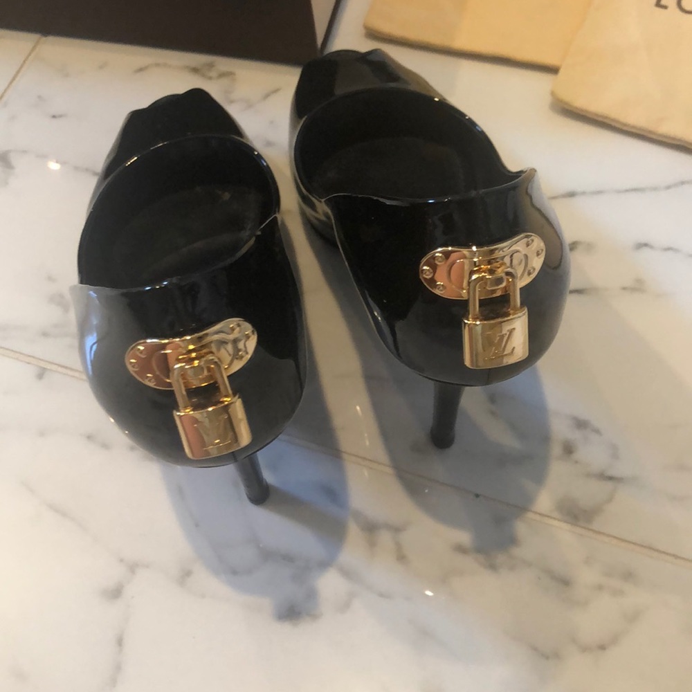 Louis Vuitton patent peep toe heels - Picture 6 of 12